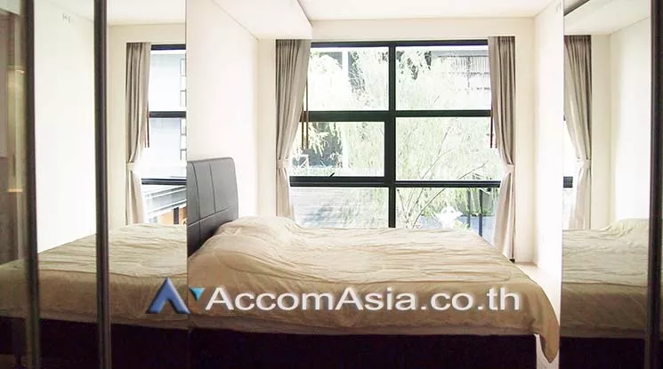  1 Bedroom  Condominium For Rent in Sukhumvit, Bangkok  near BTS Ekkamai (AA20077)