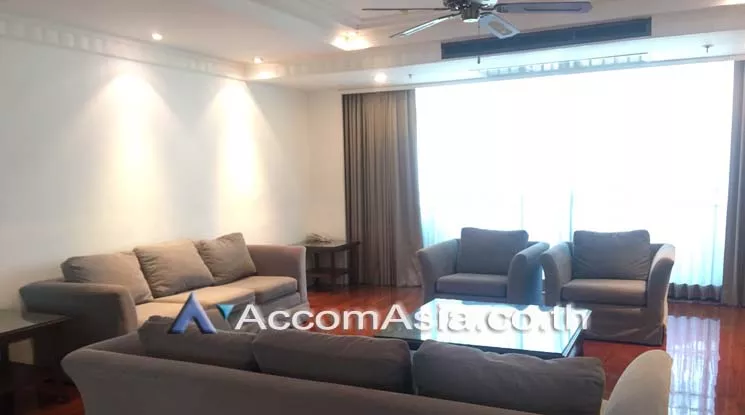  3 Bedrooms  Apartment For Rent in Sukhumvit, Bangkok  near BTS Nana (AA20086)