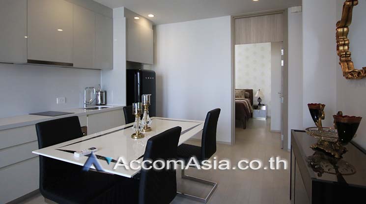  2 Bedrooms  Condominium For Rent in Ploenchit, Bangkok  near BTS Ploenchit (AA20106)