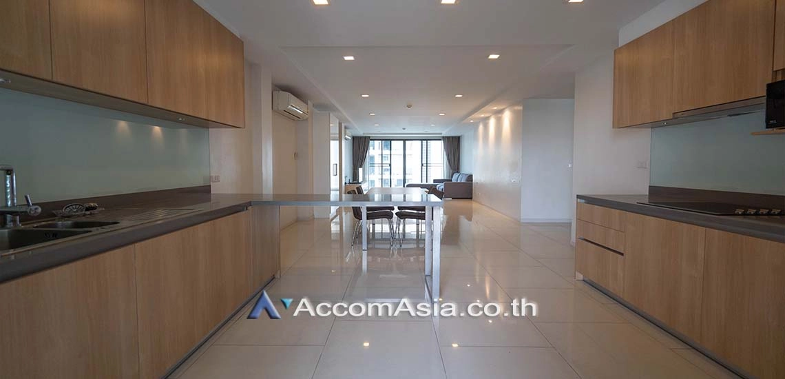  2 Bedrooms  Apartment For Rent in Sukhumvit, Bangkok  near BTS Phrom Phong (AA20153)