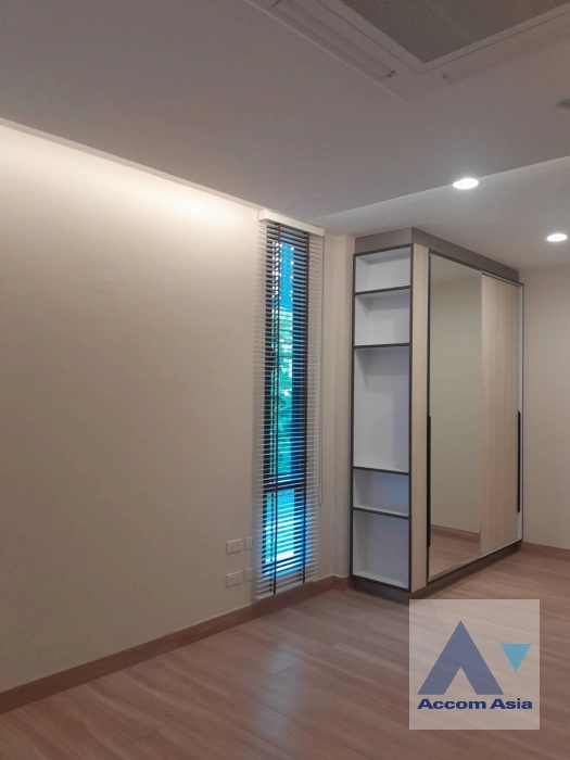 Home Office |  3 Bedrooms  Townhouse For Rent in Sukhumvit, Bangkok  near BTS Thong Lo (AA20201)