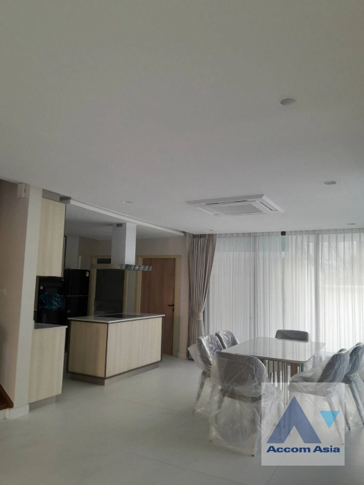 Home Office |  3 Bedrooms  Townhouse For Rent in Sukhumvit, Bangkok  near BTS Thong Lo (AA20201)