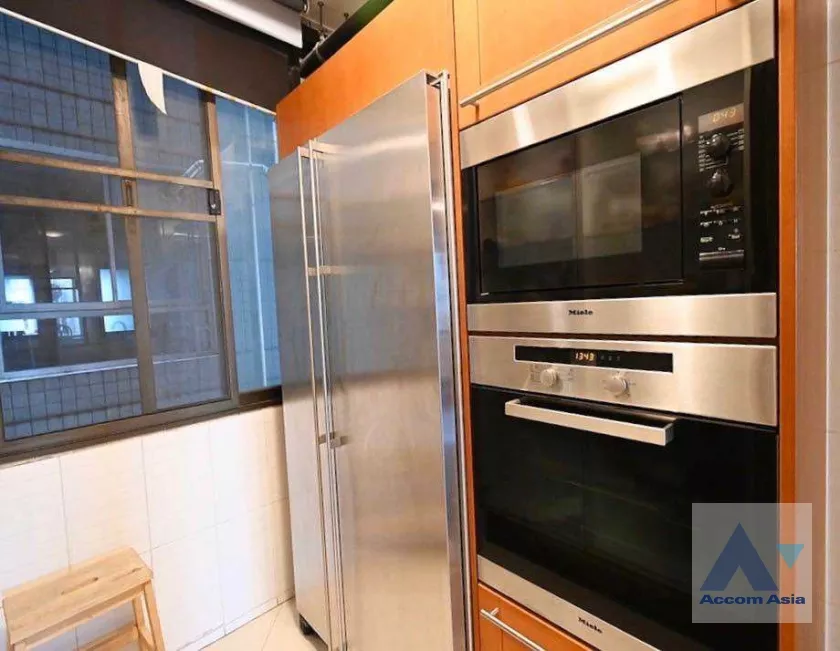 Pet friendly |  3 Bedrooms  Condominium For Rent in Ploenchit, Bangkok  near BTS Ploenchit (AA20285)