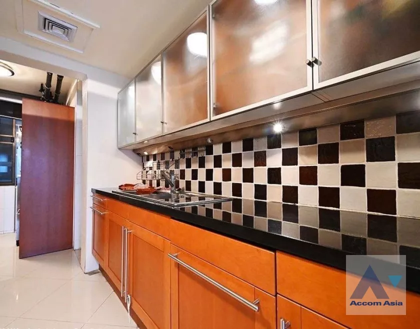 Pet friendly |  3 Bedrooms  Condominium For Rent in Ploenchit, Bangkok  near BTS Ploenchit (AA20285)