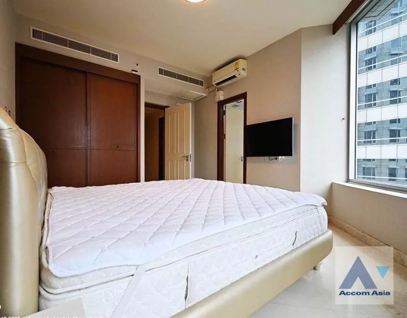 Pet friendly |  3 Bedrooms  Condominium For Rent in Ploenchit, Bangkok  near BTS Ploenchit (AA20285)