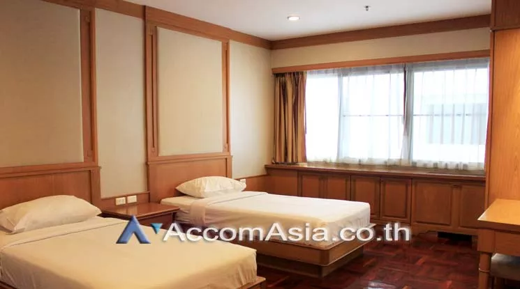  3 Bedrooms  Apartment For Rent in Sukhumvit, Bangkok  near BTS Phrom Phong (AA20343)