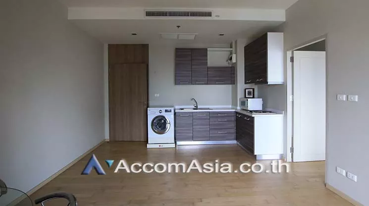  1 Bedroom  Condominium For Rent in Sukhumvit, Bangkok  near BTS Ekkamai (AA20378)