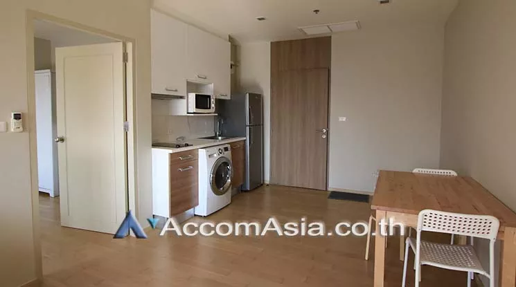  1 Bedroom  Condominium For Rent in Sukhumvit, Bangkok  near BTS Ekkamai (AA20380)