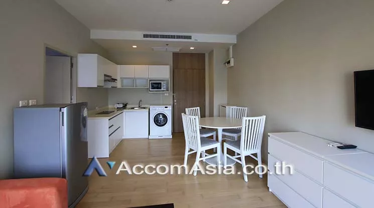  1 Bedroom  Condominium For Rent in Sukhumvit, Bangkok  near BTS Ekkamai (AA20384)