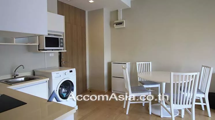  1 Bedroom  Condominium For Rent in Sukhumvit, Bangkok  near BTS Ekkamai (AA20384)