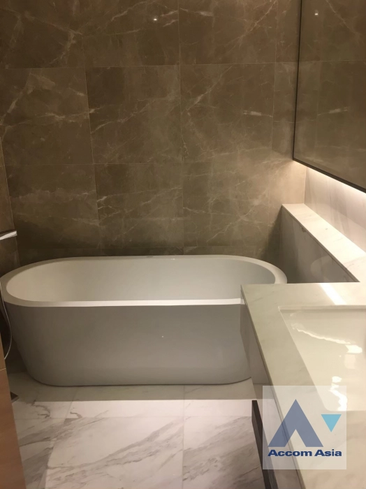 13  2 br Condominium For Rent in Ploenchit ,Bangkok BTS Chitlom at Sindhorn Residence AA20458