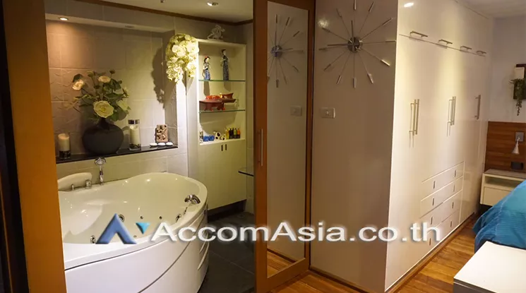 8  1 br Condominium For Sale in Silom ,Bangkok BTS Surasak at lebua at State Tower AA20462