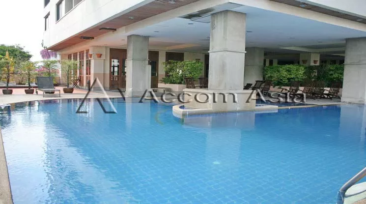 Pet friendly |  3 Bedrooms  Condominium For Rent in Sukhumvit, Bangkok  near BTS Ekkamai (AA20476)