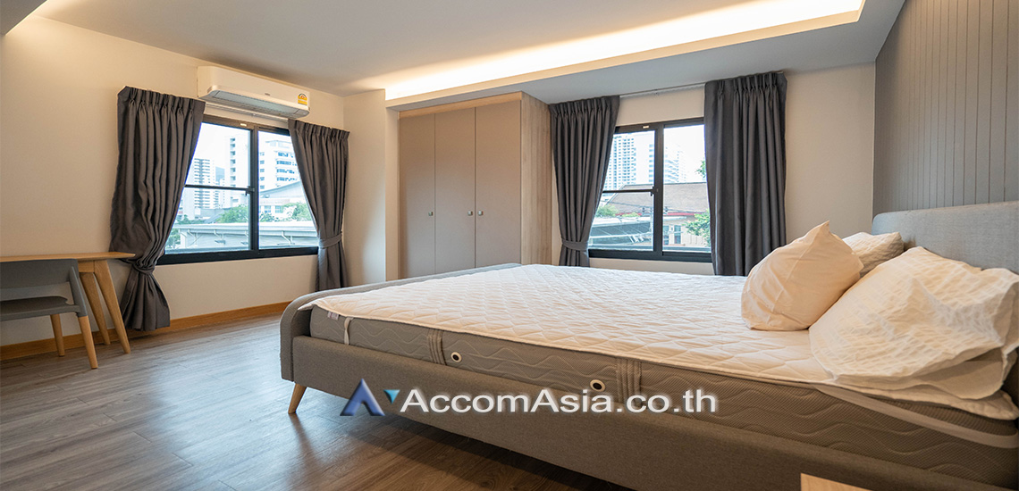 Pet friendly |  2 Bedrooms  Apartment For Rent in Sukhumvit, Bangkok  near BTS Asok - MRT Sukhumvit (AA20495)