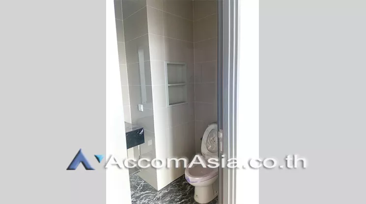  1 Bedroom  Condominium For Sale in Sukhumvit, Bangkok  near BTS Asok - MRT Sukhumvit (AA20563)