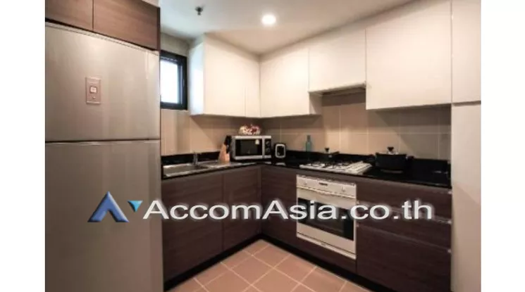  3 Bedrooms  Apartment For Rent in Sukhumvit, Bangkok  near BTS Nana (AA20574)