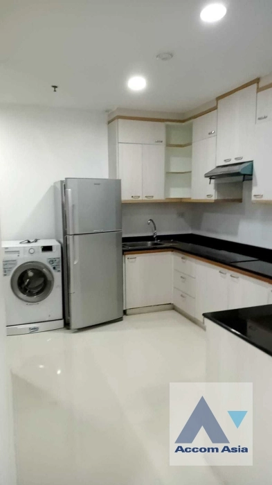  2 Bedrooms  Condominium For Rent & Sale in Ploenchit, Bangkok  near BTS Ploenchit (AA20605)