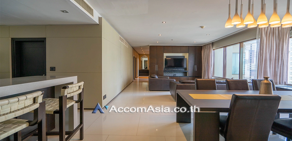 Fully Furnished, Big Balcony, Pet friendly |  3 Bedrooms  Condominium For Rent in Sukhumvit, Bangkok  near BTS Phrom Phong (AA20659)