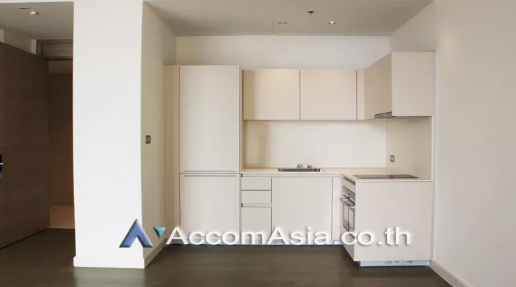  1 Bedroom  Condominium For Sale in Ploenchit, Bangkok  near BTS Ratchadamri (AA20695)