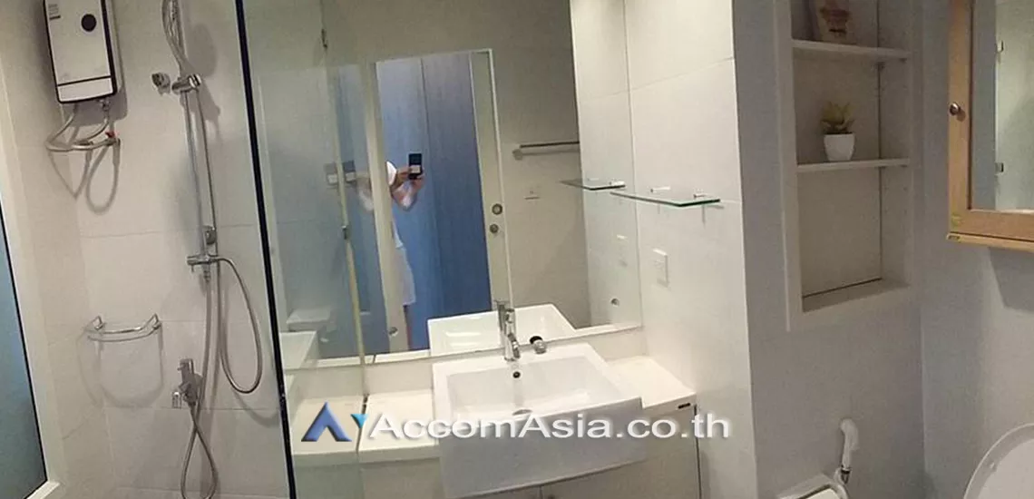  1 Bedroom  Condominium For Rent in Sathorn, Bangkok  near BTS Chong Nonsi (AA20717)