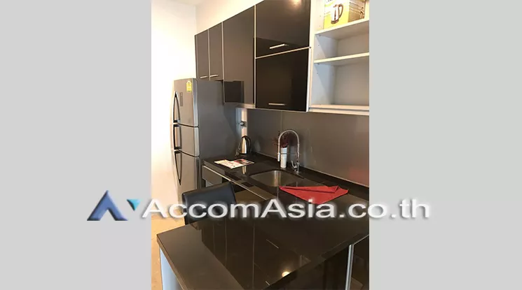  1 Bedroom  Condominium For Sale in Sukhumvit, Bangkok  near BTS Thong Lo (AA20722)