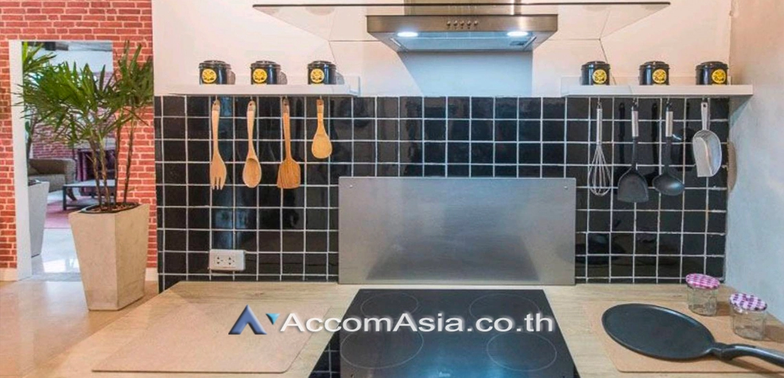  2 Bedrooms  Condominium For Rent in Sukhumvit, Bangkok  near BTS Nana (AA20739)