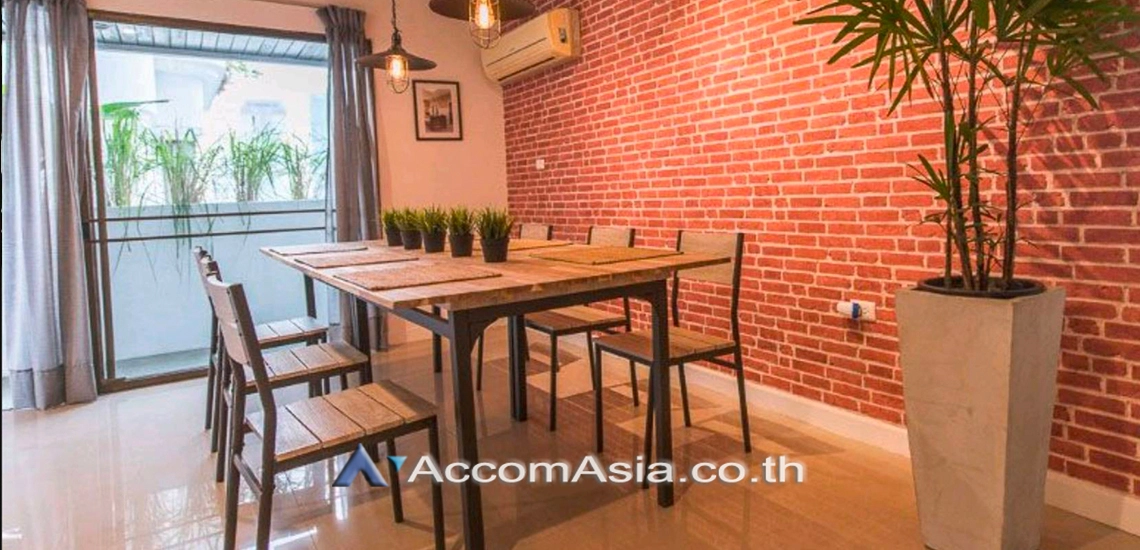  2 Bedrooms  Condominium For Rent in Sukhumvit, Bangkok  near BTS Nana (AA20739)