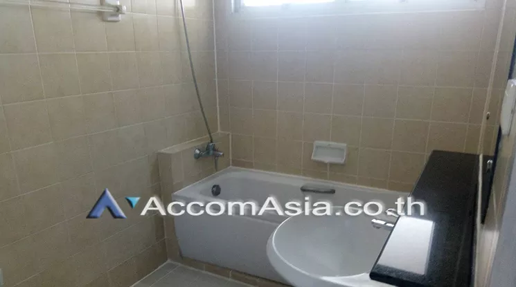  2 Bedrooms  Condominium For Rent in Sukhumvit, Bangkok  near BTS Phrom Phong (AA20744)