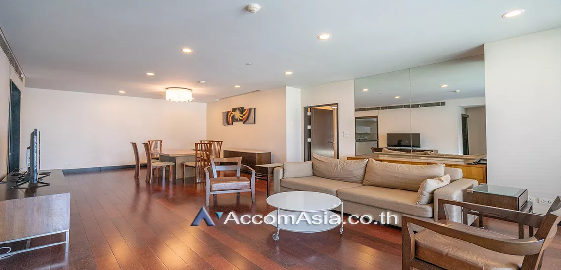  2 Bedrooms  Condominium For Rent in Ploenchit, Bangkok  near BTS Chitlom (AA20771)