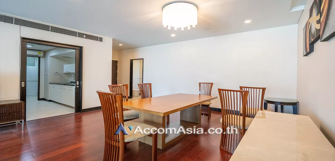  2 Bedrooms  Condominium For Rent in Ploenchit, Bangkok  near BTS Chitlom (AA20771)