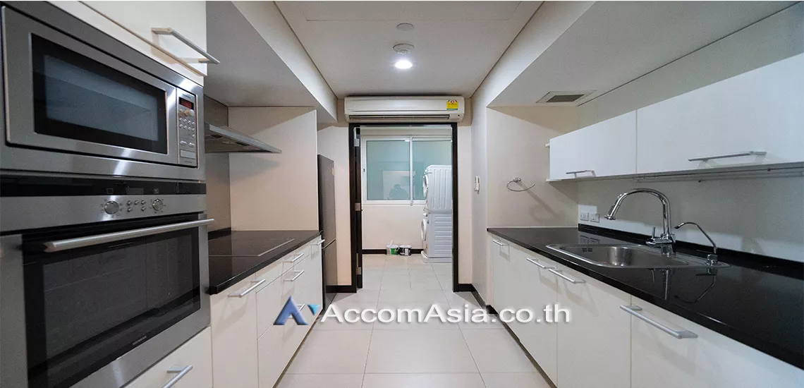  2 Bedrooms  Condominium For Rent in Ploenchit, Bangkok  near BTS Chitlom (AA20771)