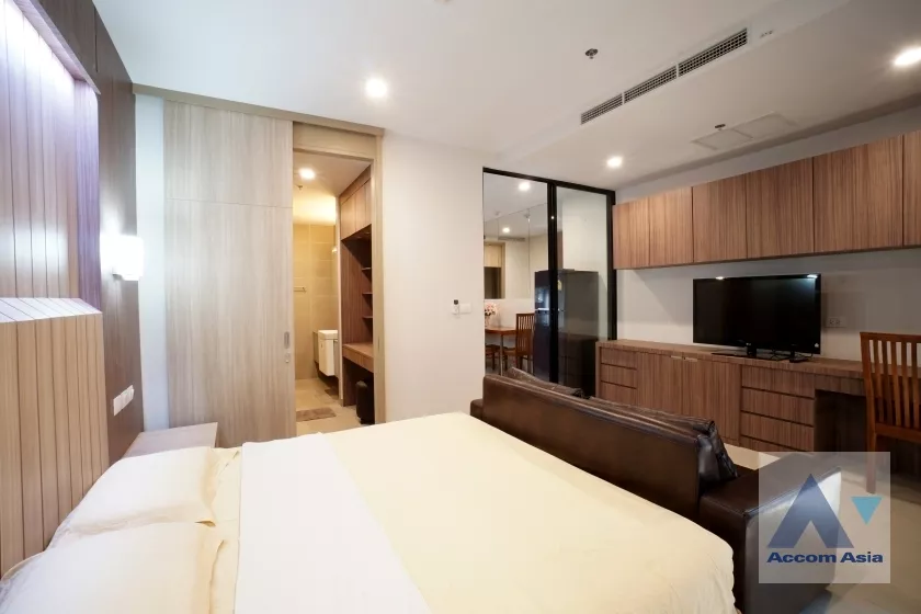  1 Bedroom  Condominium For Rent in Ploenchit, Bangkok  near BTS Ploenchit (AA20781)