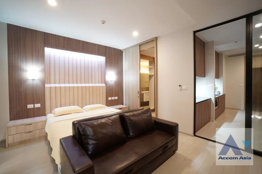  1 Bedroom  Condominium For Rent in Ploenchit, Bangkok  near BTS Ploenchit (AA20781)