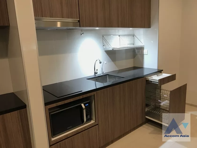  1 Bedroom  Condominium For Rent in Ploenchit, Bangkok  near BTS Ploenchit (AA20781)