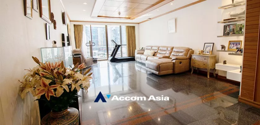  3 Bedrooms  Condominium For Sale in Ploenchit, Bangkok  near BTS Chitlom (AA20846)