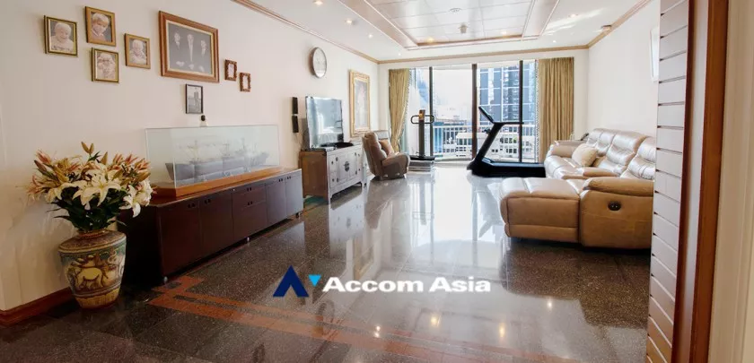  3 Bedrooms  Condominium For Sale in Ploenchit, Bangkok  near BTS Chitlom (AA20846)