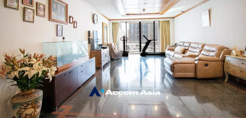  3 Bedrooms  Condominium For Sale in Ploenchit, Bangkok  near BTS Chitlom (AA20846)