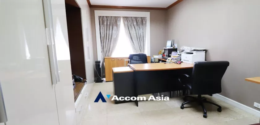 21  3 br Condominium For Sale in Ploenchit ,Bangkok BTS Chitlom at Chidlom Place AA20846