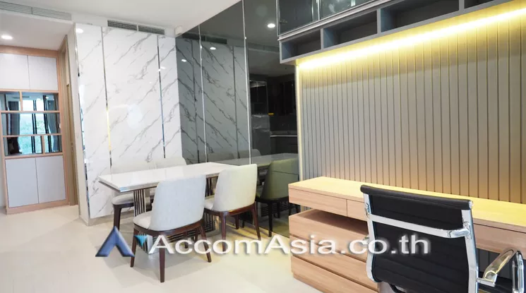  1 Bedroom  Condominium For Rent in Ploenchit, Bangkok  near BTS Ploenchit (AA20875)