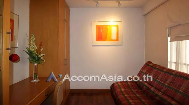  1 Bedroom  Condominium For Rent in Ploenchit, Bangkok  near BTS Chitlom (AA20891)