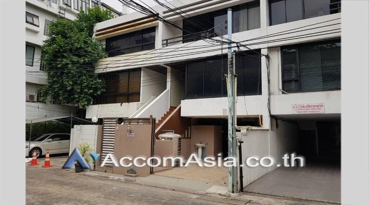  4 Bedrooms  Townhouse For Rent in Sukhumvit, Bangkok  near BTS Phrom Phong (AA20914)