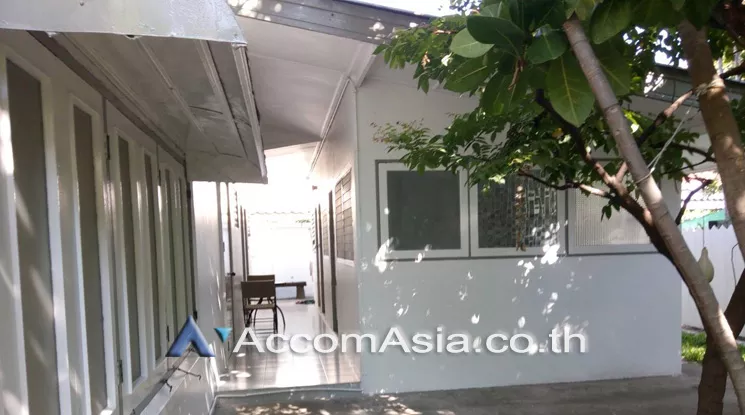 Pet friendly |  2 Bedrooms  House For Rent in Phaholyothin, Bangkok  near BTS Ari (AA20919)