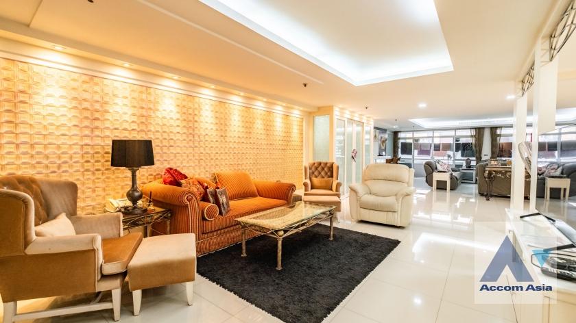  3 Bedrooms  Condominium For Sale in Sukhumvit, Bangkok  near BTS Phrom Phong (21272)