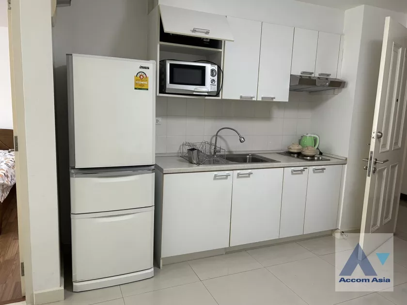  1 Bedroom  Condominium For Sale in Sukhumvit, Bangkok  near BTS Thong Lo (AA20947)