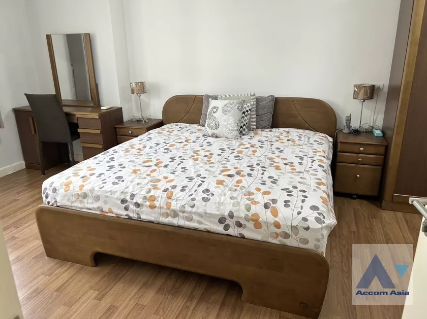  1 Bedroom  Condominium For Sale in Sukhumvit, Bangkok  near BTS Thong Lo (AA20947)