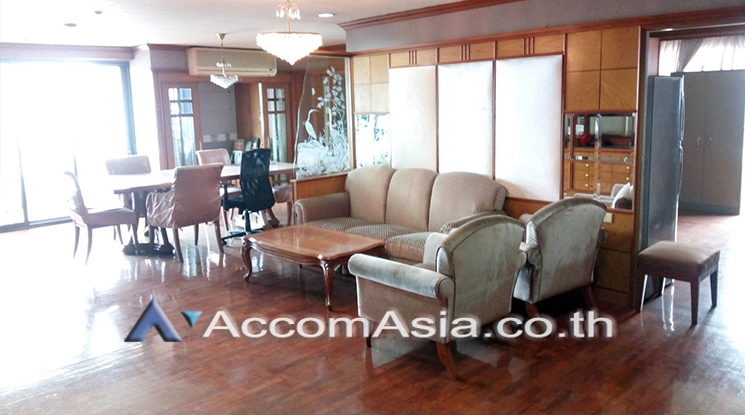  3 Bedrooms  Condominium For Rent in Silom, Bangkok  near BTS Surasak (AA20964)