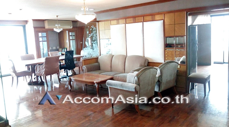  3 Bedrooms  Condominium For Rent in Silom, Bangkok  near BTS Surasak (AA20964)