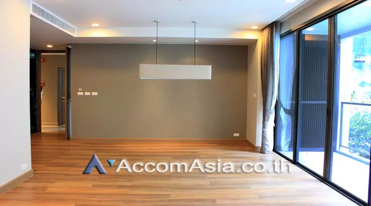 Pet friendly |  3 Bedrooms  Apartment For Rent in Sukhumvit, Bangkok  near BTS Phrom Phong (AA21013)