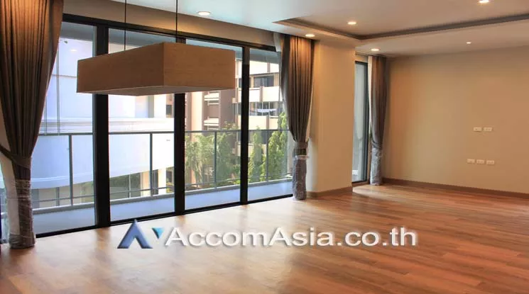 Pet friendly |  3 Bedrooms  Apartment For Rent in Sukhumvit, Bangkok  near BTS Phrom Phong (AA21013)