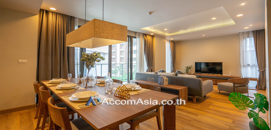 Pet friendly |  3 Bedrooms  Apartment For Rent in Sukhumvit, Bangkok  near BTS Phrom Phong (AA21017)